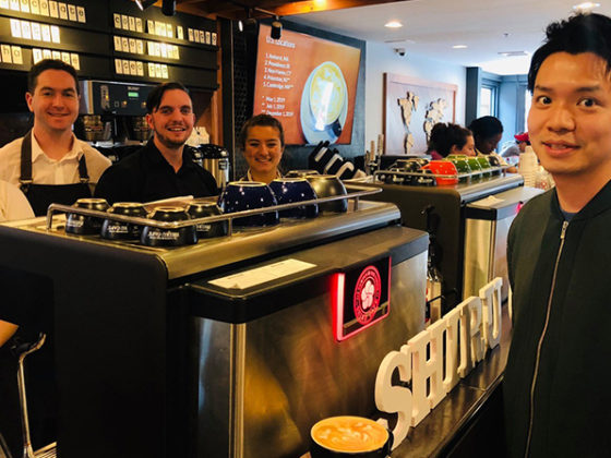 インド工科大学で『知るカフェ』5店を運営する日本人経営者